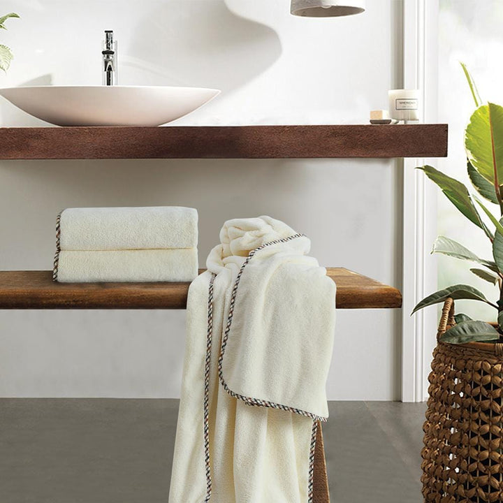 Lisslune | Solenza Premium Bath Towel | Lightweight microfiber towel with fast-dry technology