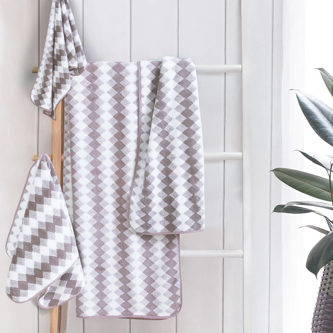 Lisslune | Elysoria Coral Weave Towels | Plush, durable towels with maximum absorbency and quick-dry