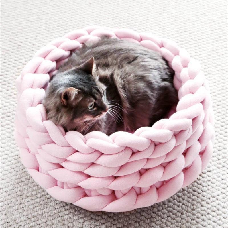 Lisslune | Luxurious handwoven wool pet bed for supreme comfort and elegance