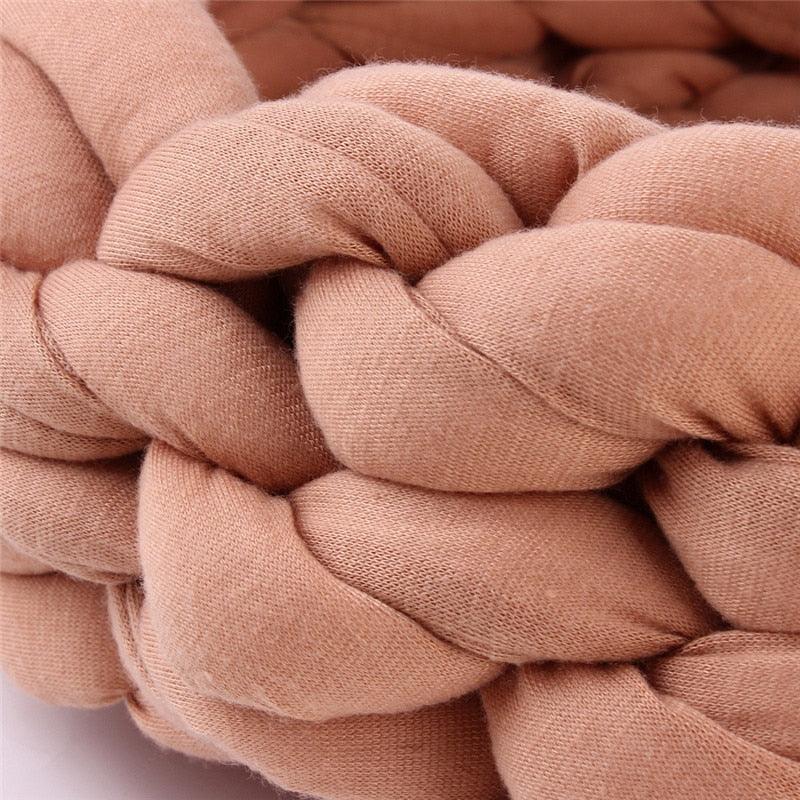 Lisslune | Luxurious handwoven wool pet bed for supreme comfort and elegance