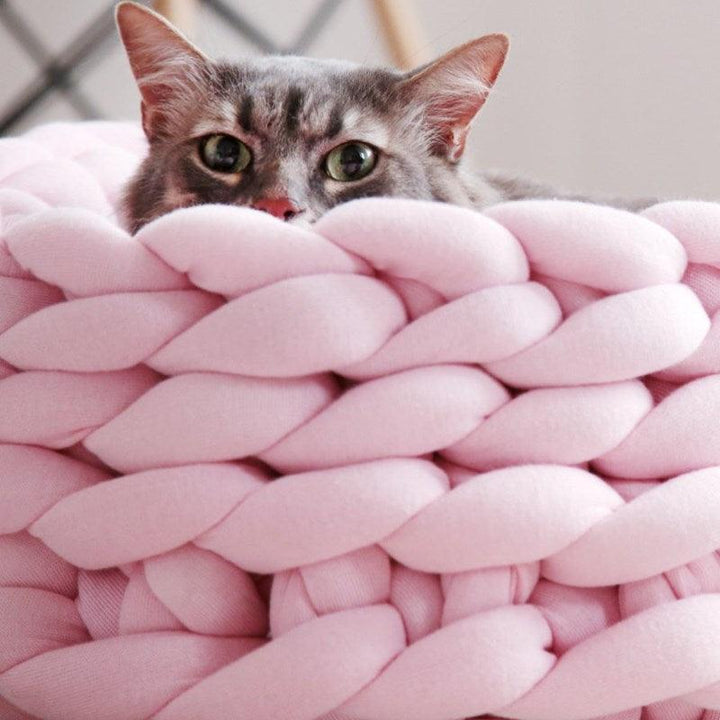 Lisslune | Luxurious handwoven wool pet bed for supreme comfort and elegance