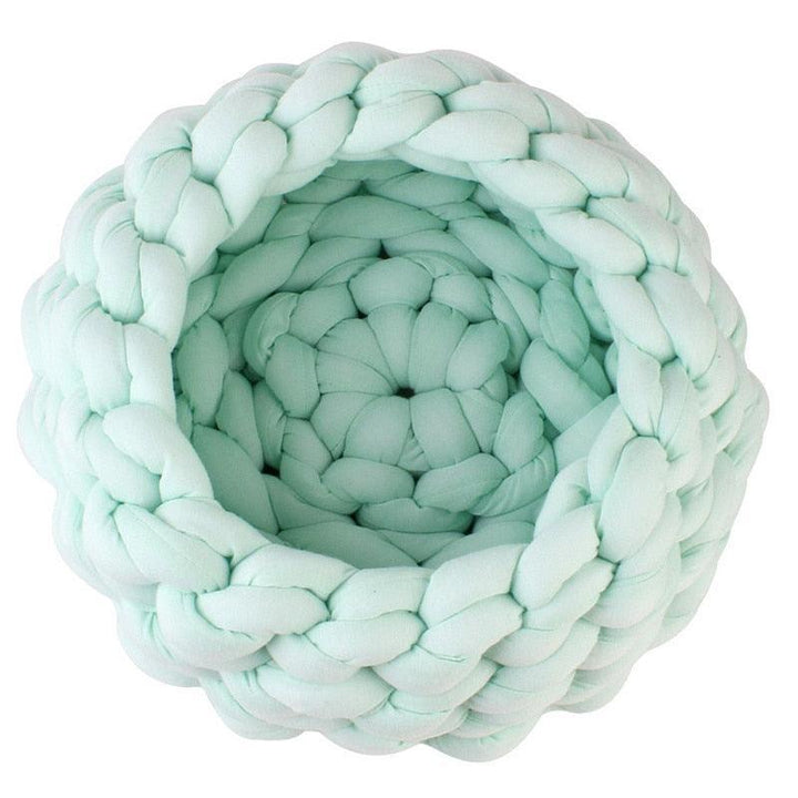 Lisslune | Luxurious handwoven wool pet bed for supreme comfort and elegance