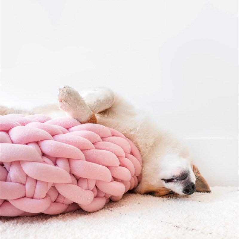 Lisslune | Luxurious handwoven wool pet bed for supreme comfort and elegance