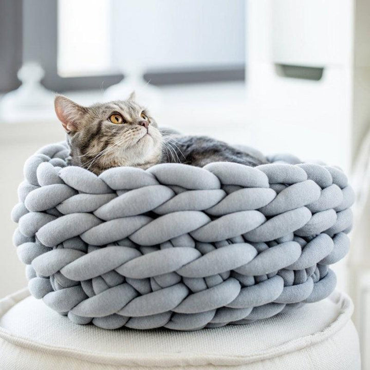 Lisslune | Luxurious handwoven wool pet bed for supreme comfort and elegance