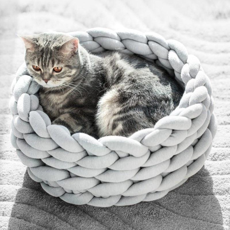 Lisslune | Luxurious handwoven wool pet bed for supreme comfort and elegance