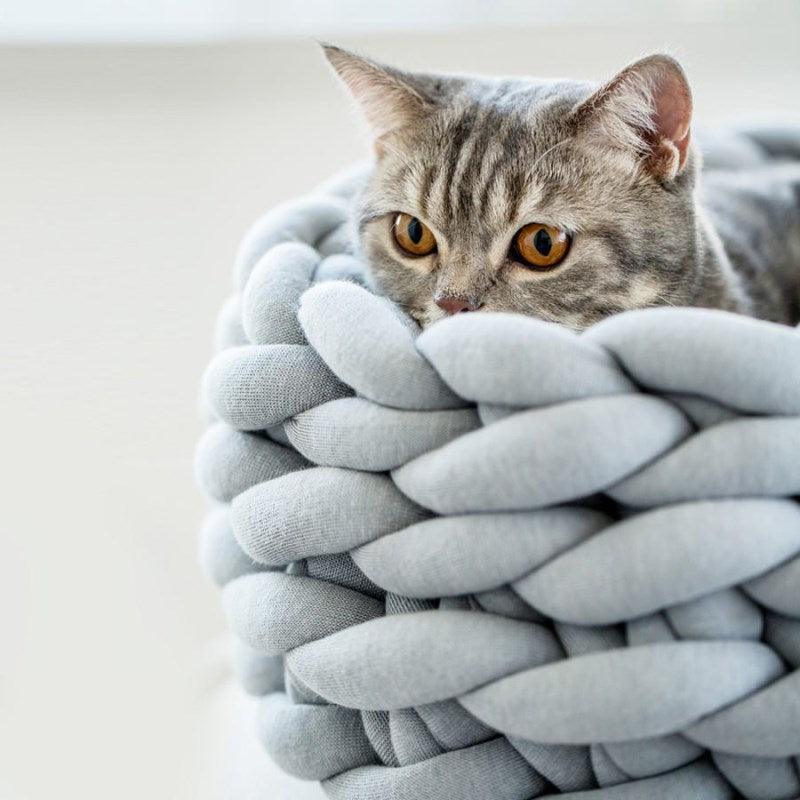 Lisslune | Luxurious handwoven wool pet bed for supreme comfort and elegance