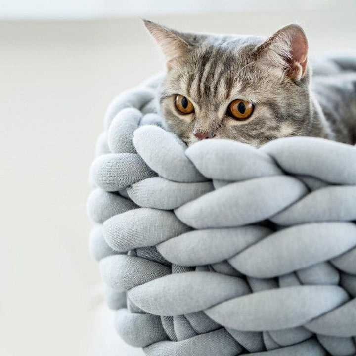 Lisslune | Luxurious handwoven wool pet bed for supreme comfort and elegance
