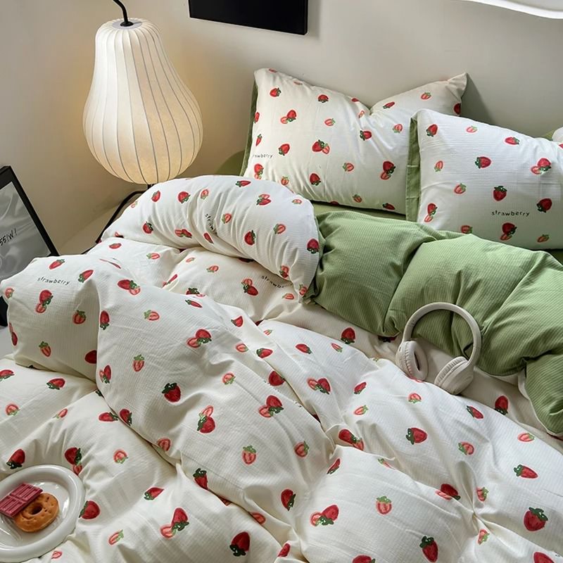 Rynx | Cute Strawberry Print Bedding Set