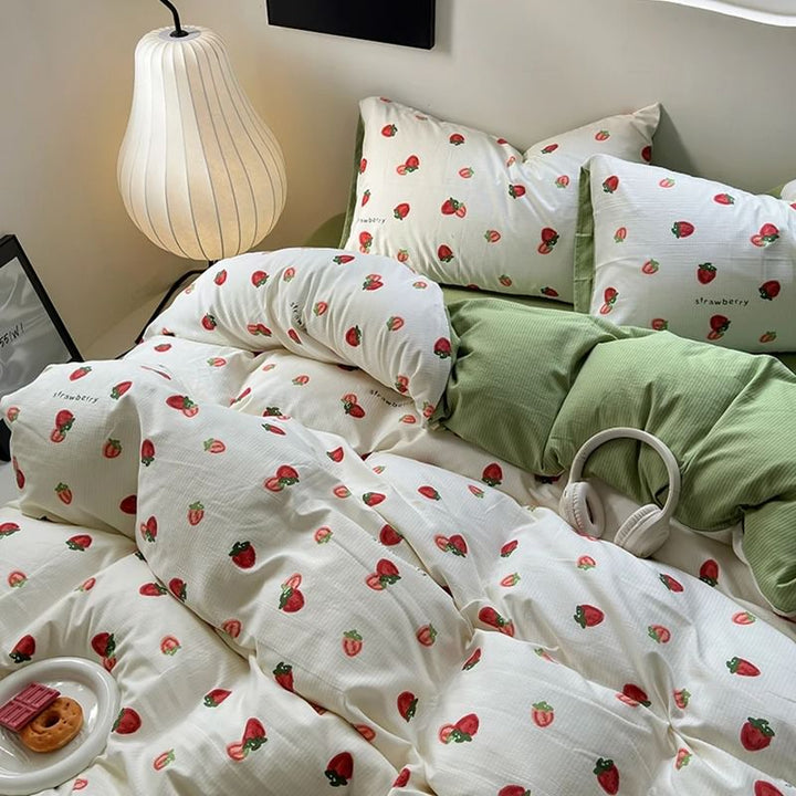 Rynx | Cute Strawberry Print Bedding Set