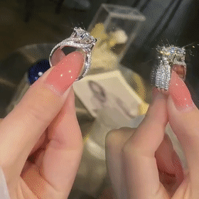 Lisslune | 3-Carat Super Flash Moissanite Ring