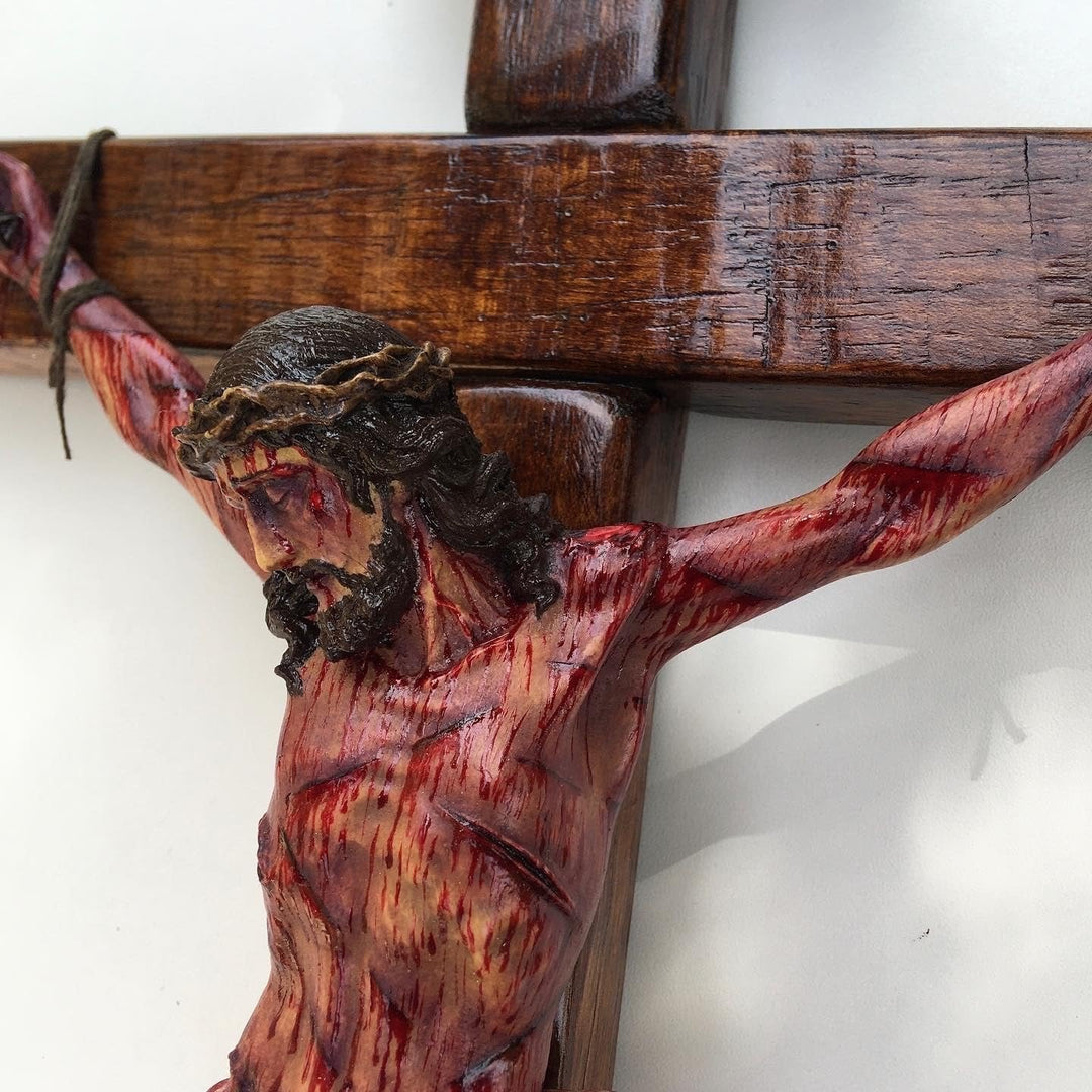 Lisslune | Handmade - Realistic Cross of Christ
