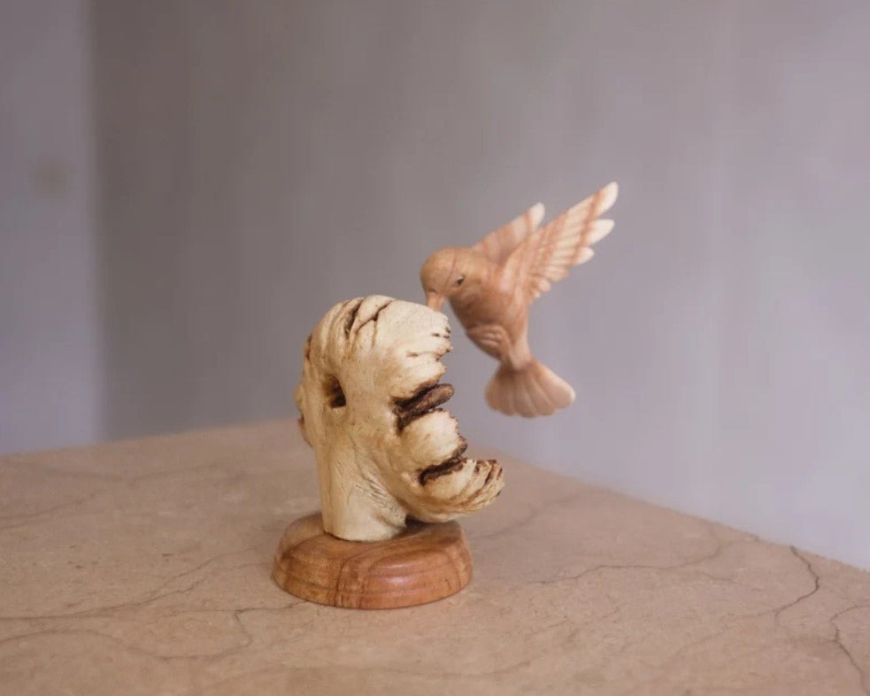 Lisslune | Hummingbird Feeding on a Flower, Handmade Sculpture