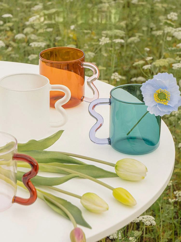 Rynx | Pastel glass wave handle cup