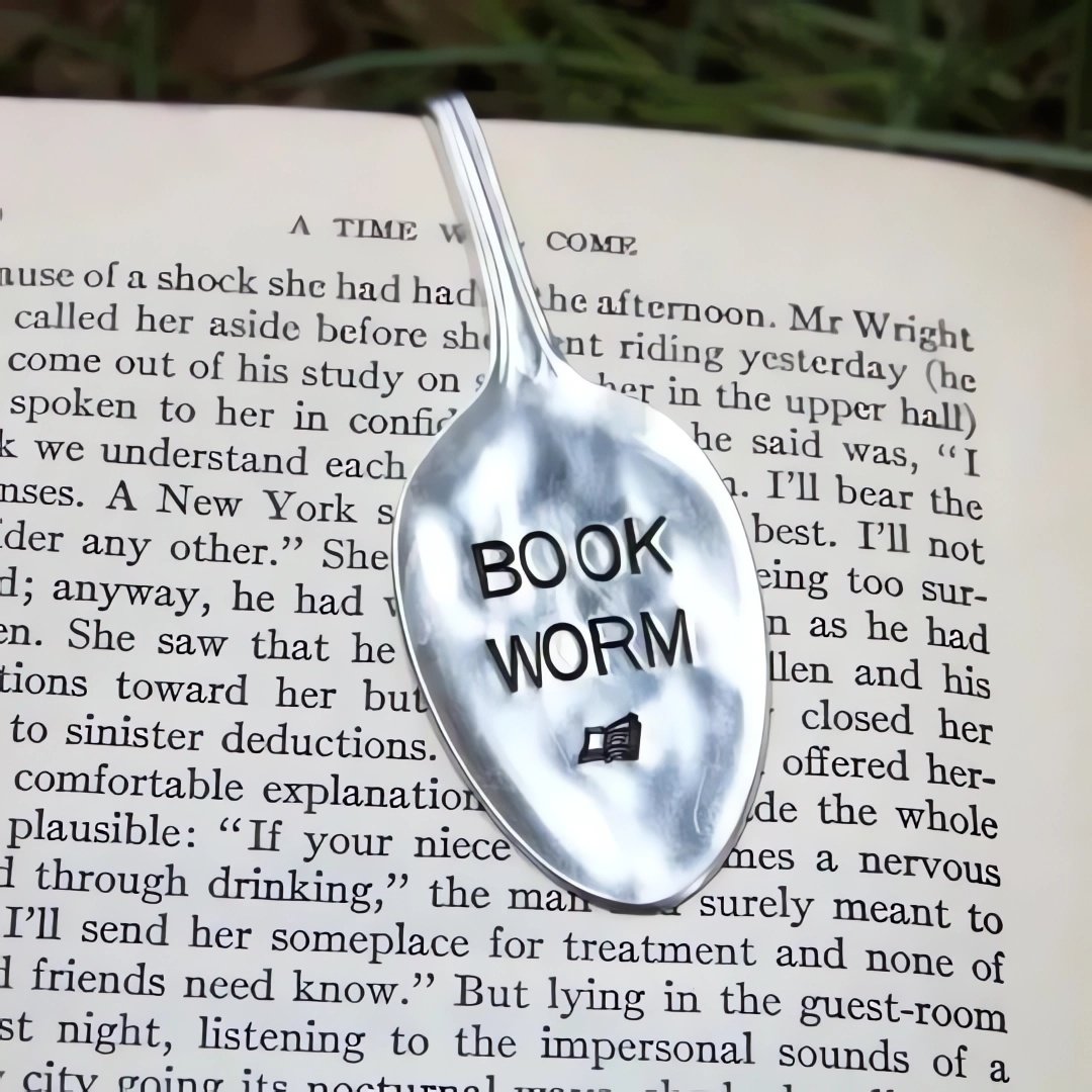 Lisslune | Funny Spoon Bookmark -the perfect gift for a bookworm