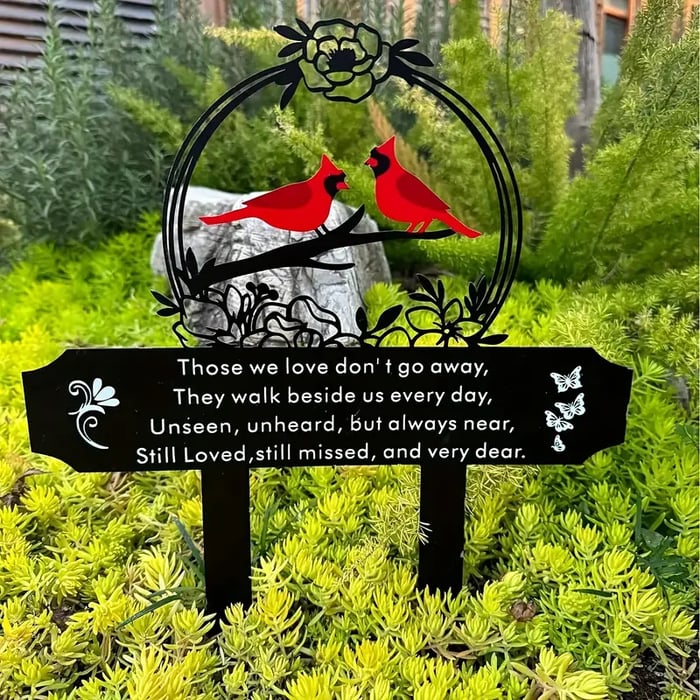 Lisslune | Metal Cardinal Cemetery Memorial Stake