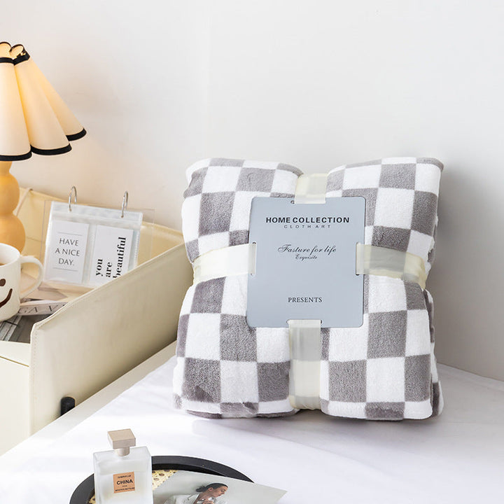 Lisslune | Stylish blanket in checkered pattern for your home