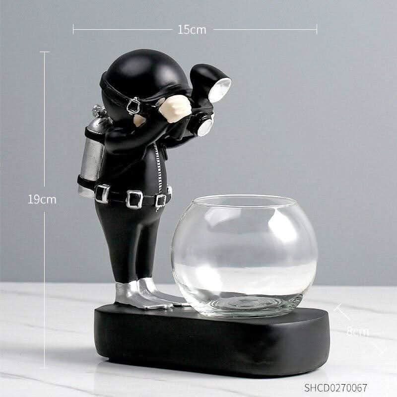 Lisslune | ASTROVA – Creative Astronaut Plant Vases for Modern Living