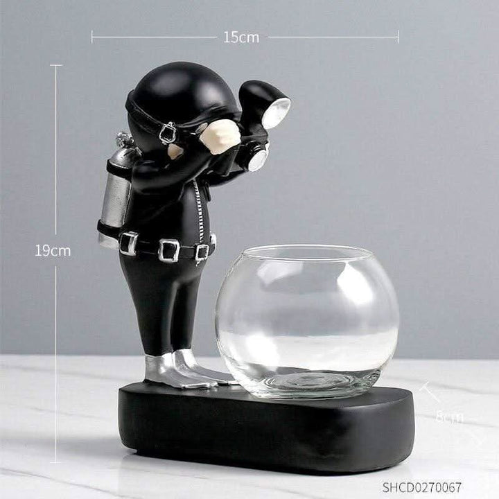 Lisslune | ASTROVA – Creative Astronaut Plant Vases for Modern Living