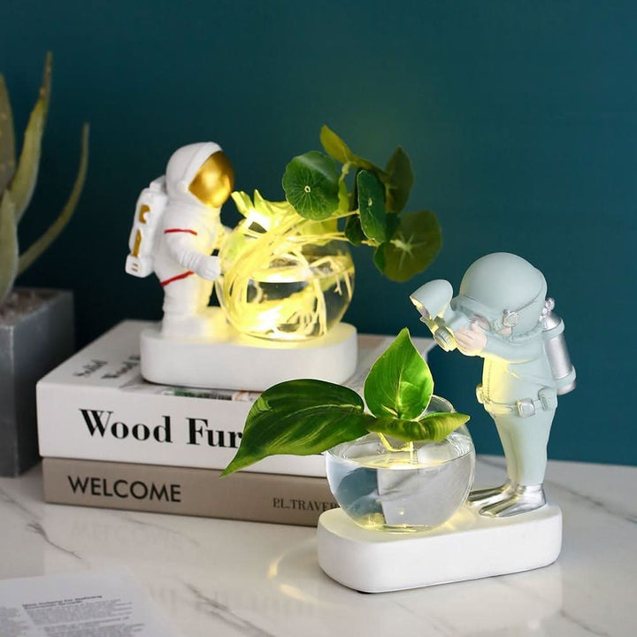 Lisslune | ASTROVA – Creative Astronaut Plant Vases for Modern Living