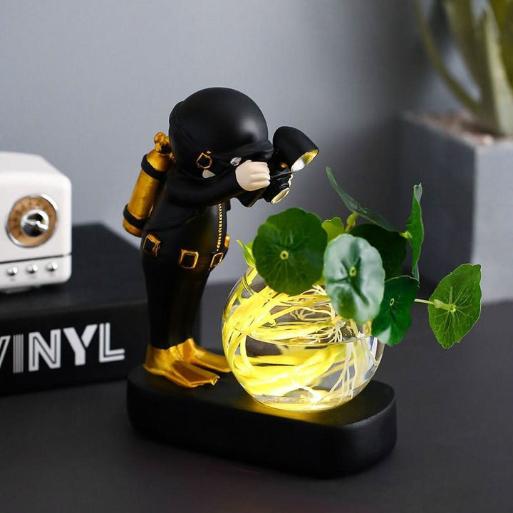 Lisslune | ASTROVA – Creative Astronaut Plant Vases for Modern Living