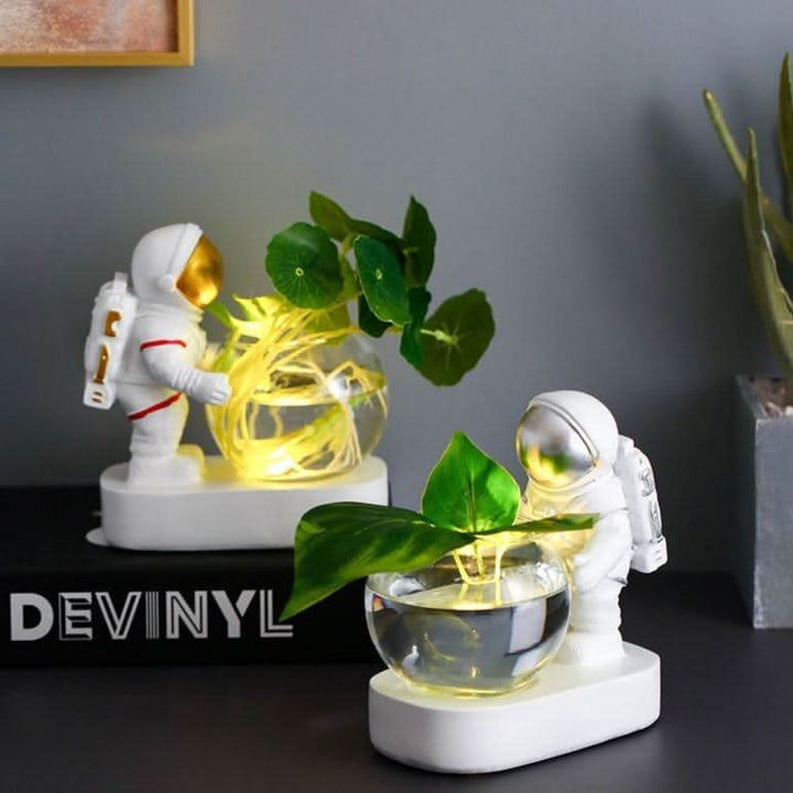 Lisslune | ASTROVA – Creative Astronaut Plant Vases for Modern Living