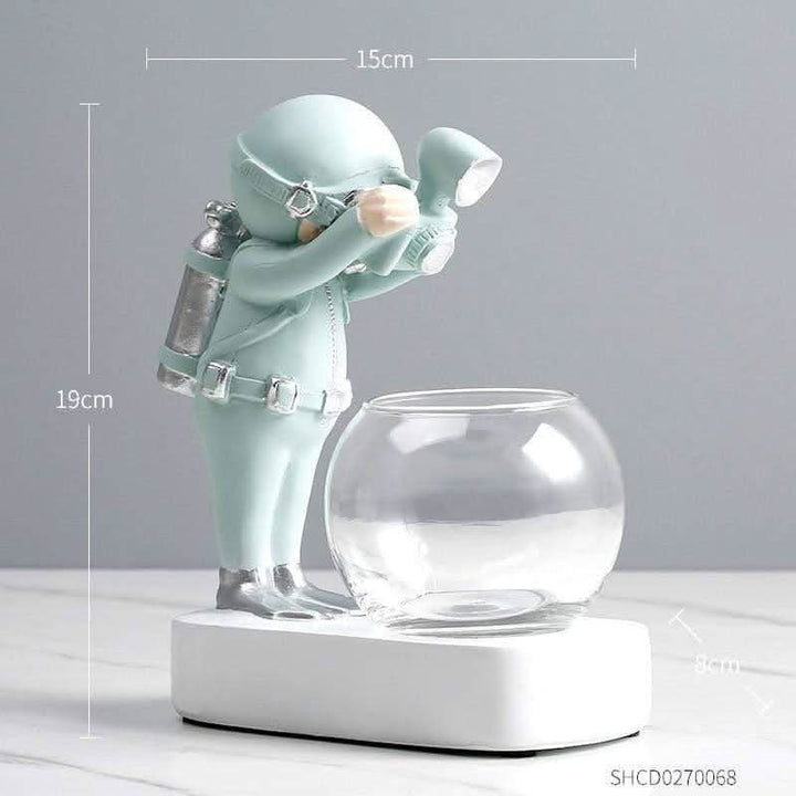 Lisslune | ASTROVA – Creative Astronaut Plant Vases for Modern Living