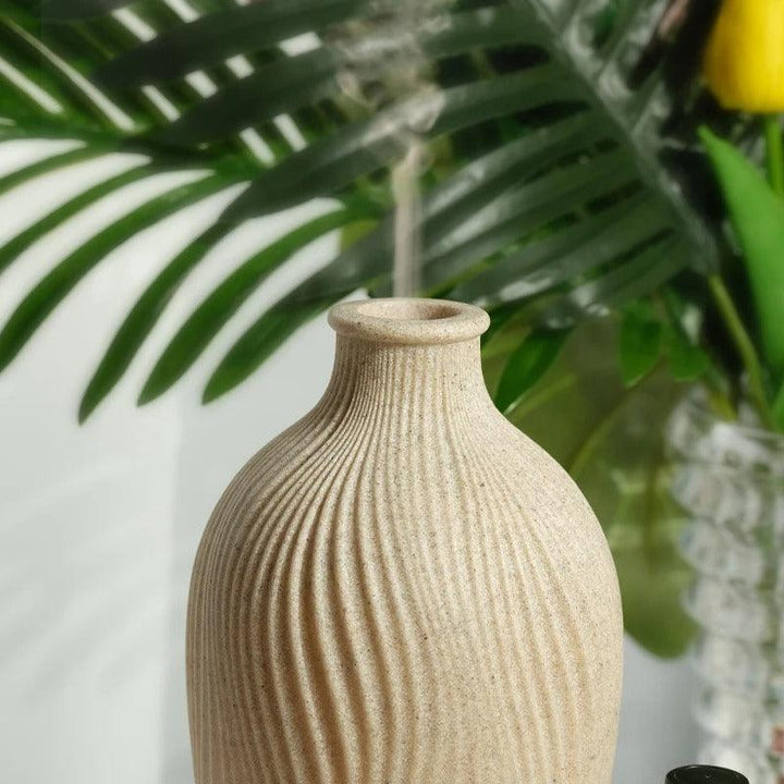 Lisslune | SereniMist vase-shaped ultrasonic aroma diffuser – Elegant aroma diffuser with soothing LED lighting