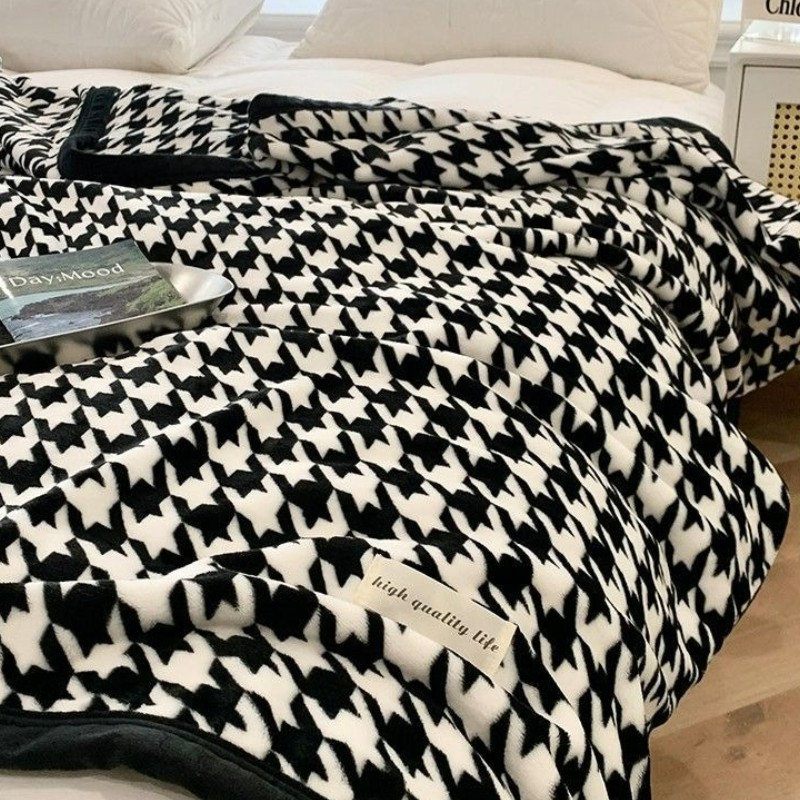 Lisslune | PlaidComfort | Flannel blanket checked