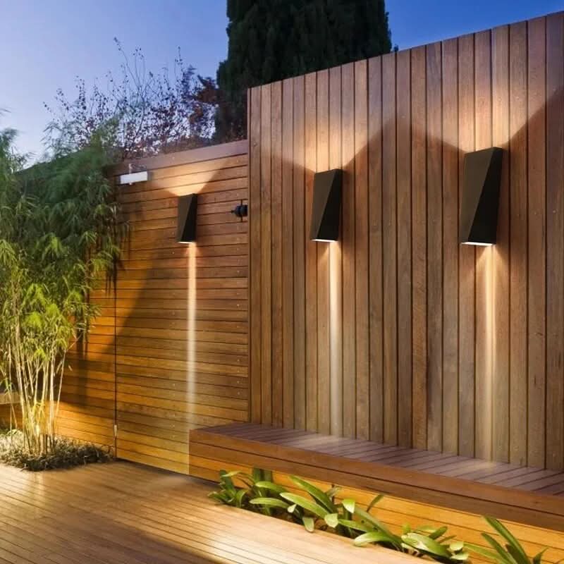 Lisslune | RayLume Modern Weatherproof Outdoor LED Wall Light