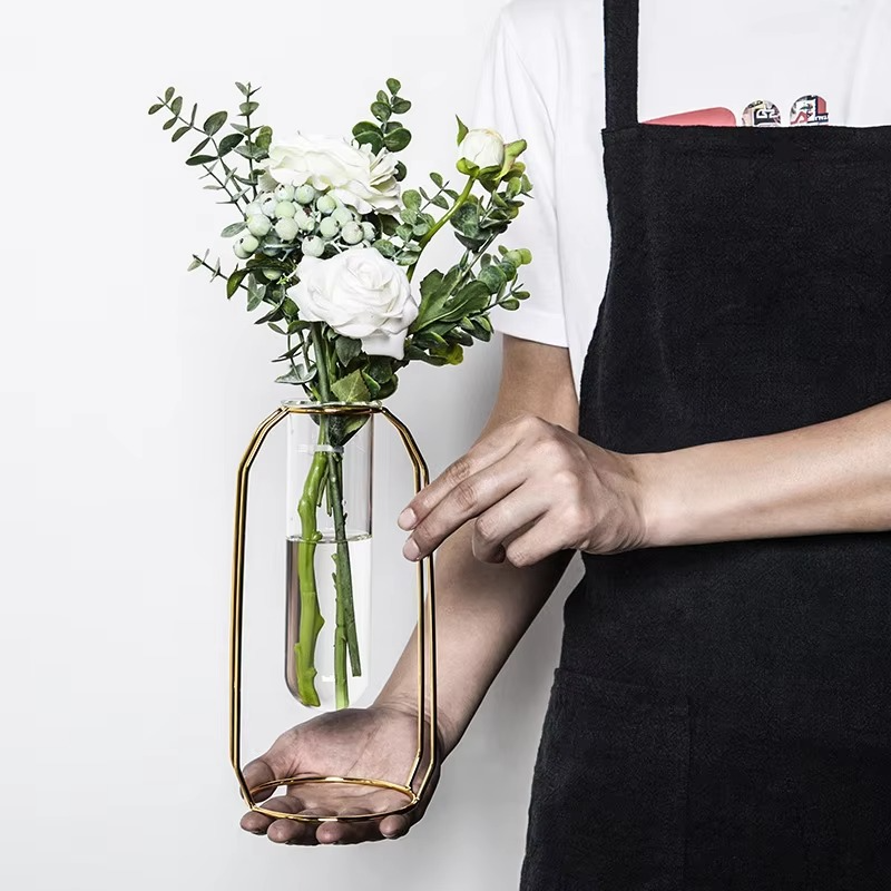 Lisslune | Clear Elegance Glass Vase – Elegant Base for Stylish Flower Arrangements