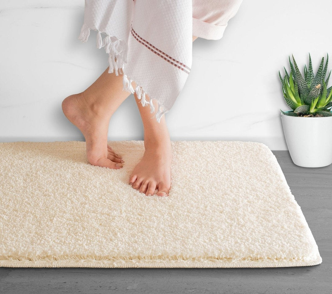Lisslune | Luxura UltraSoft Bath Mat | Super-absorbent microfiber bathroom rug with anti-slip backing
