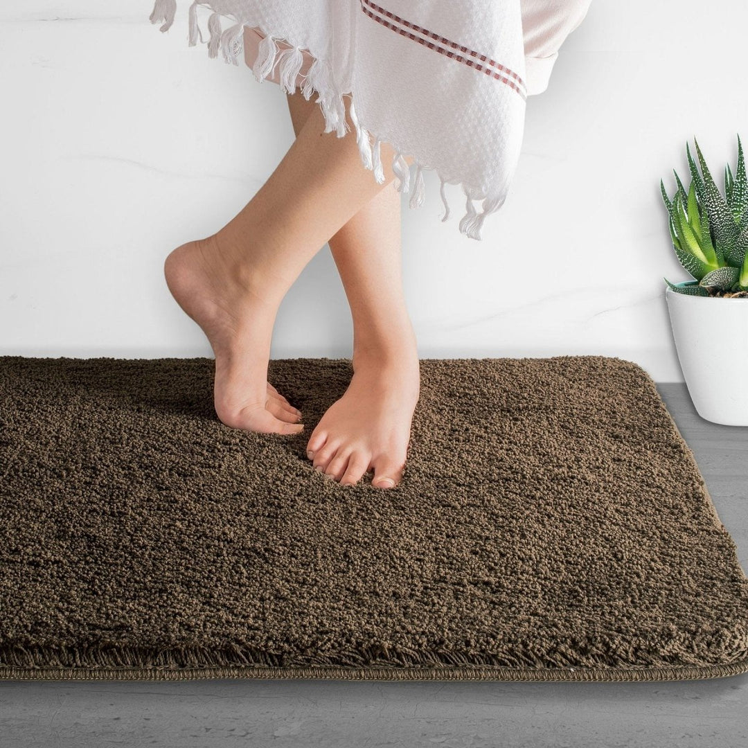 Lisslune | Luxura UltraSoft Bath Mat | Super-absorbent microfiber bathroom rug with anti-slip backing