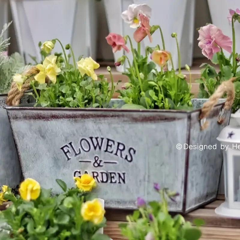 Lisslune | Decorative flower and garden container made of metal with hemp rope handles