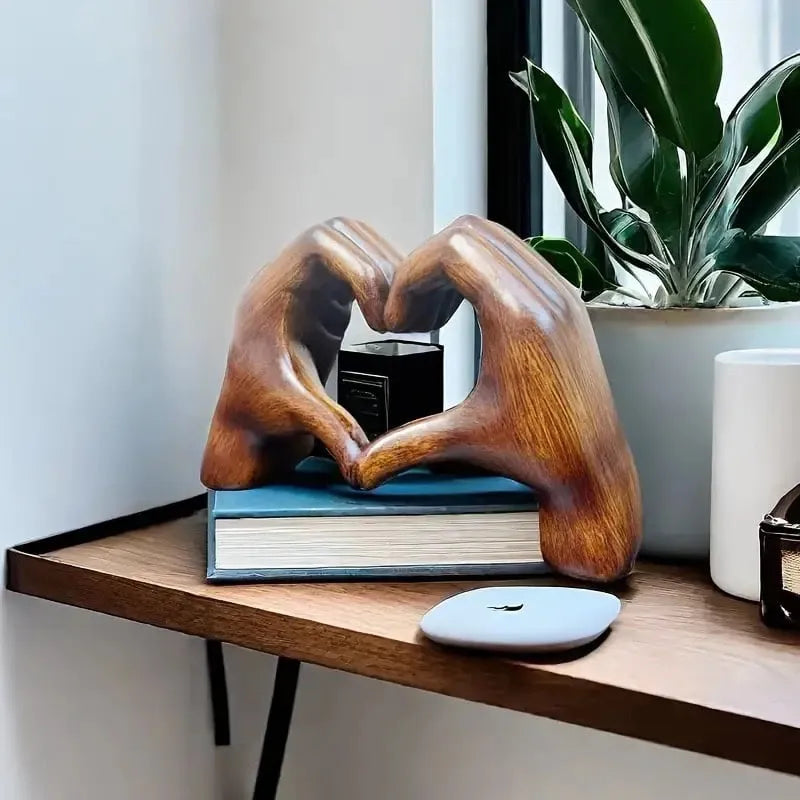Lisslune | HeartGlow Decorative Heart Figure – Elegant Design with Polished Surface