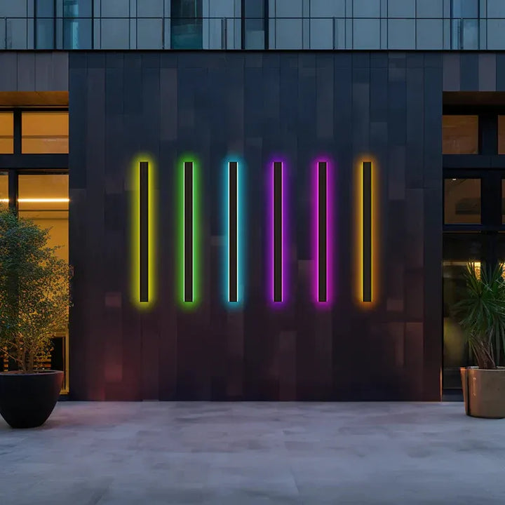Lisslune | Linear black minimalist LED outdoor wall light