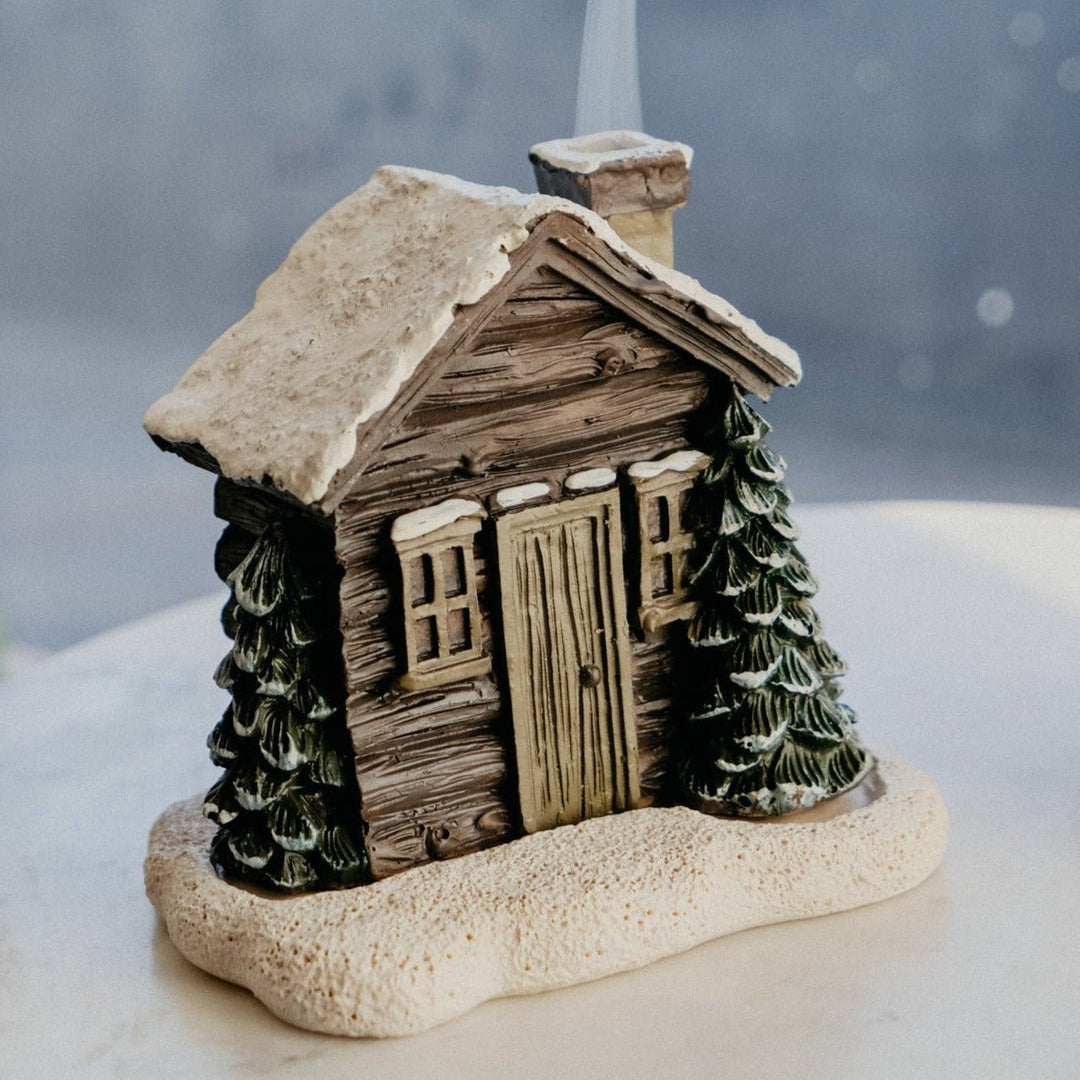 Lisslune | Log Cabin Snowy Winter Incense Cone Burner
