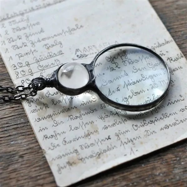 Lisslune | Necklace with magnifying pendant