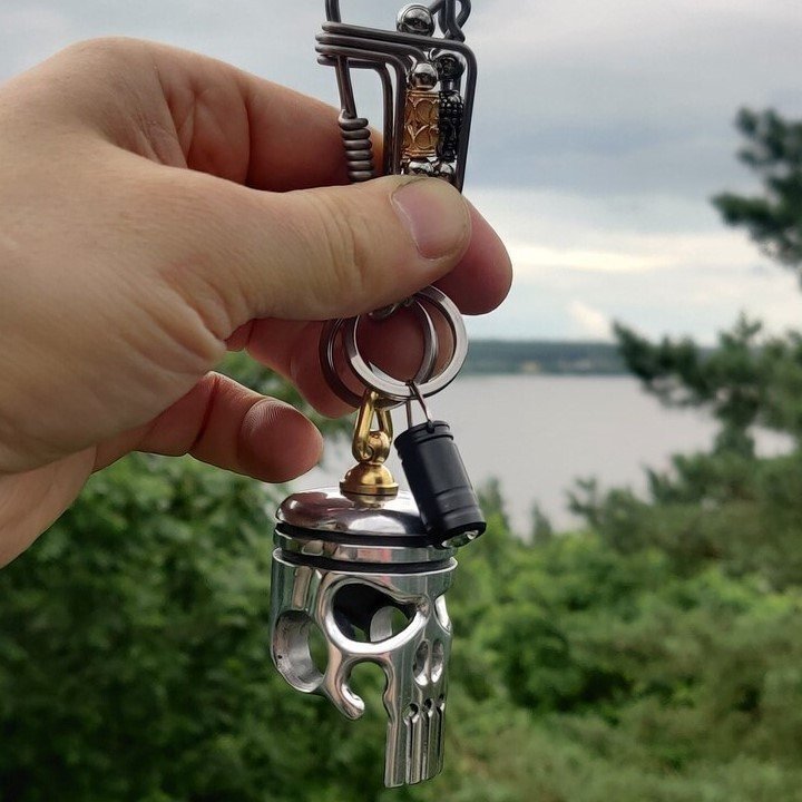 Lisslune | Piston art skull keychain [pendant/flashlight/bottle opener]