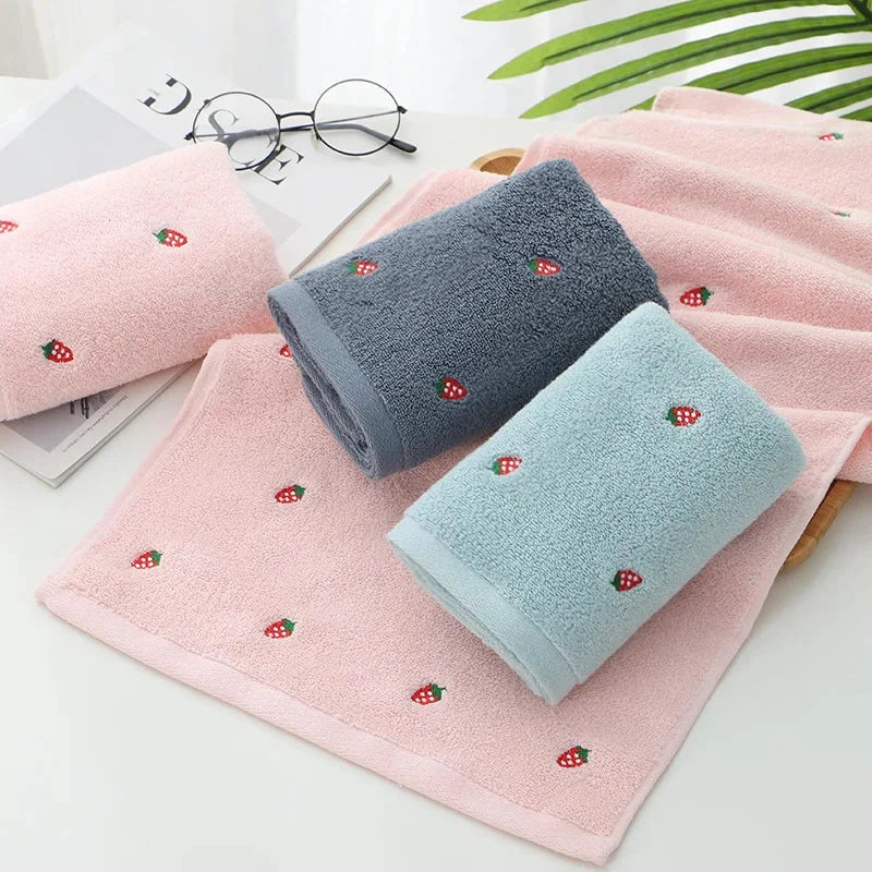 Lisslune | Strawberry Bath Towels
