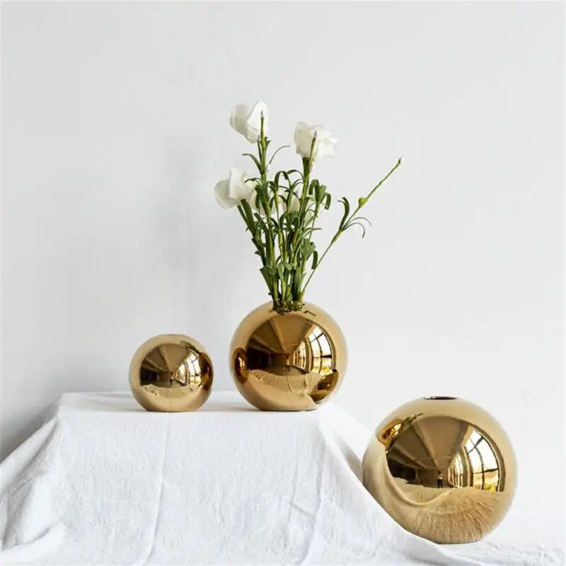 Lisslune | Golden Ball Vase