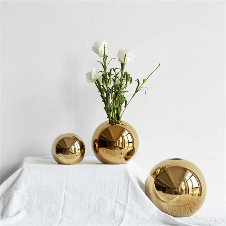 Lisslune | Golden Ball Vase