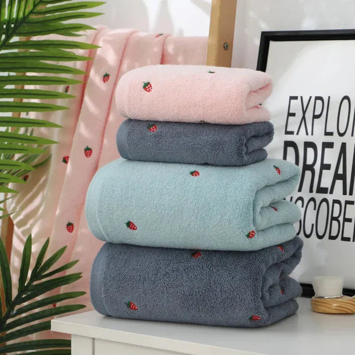 Lisslune | Strawberry Bath Towels