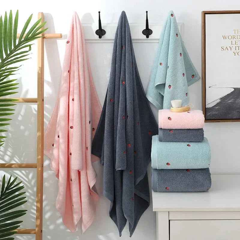 Lisslune | Strawberry Bath Towels