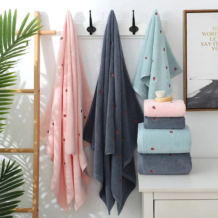 Lisslune | Strawberry Bath Towels