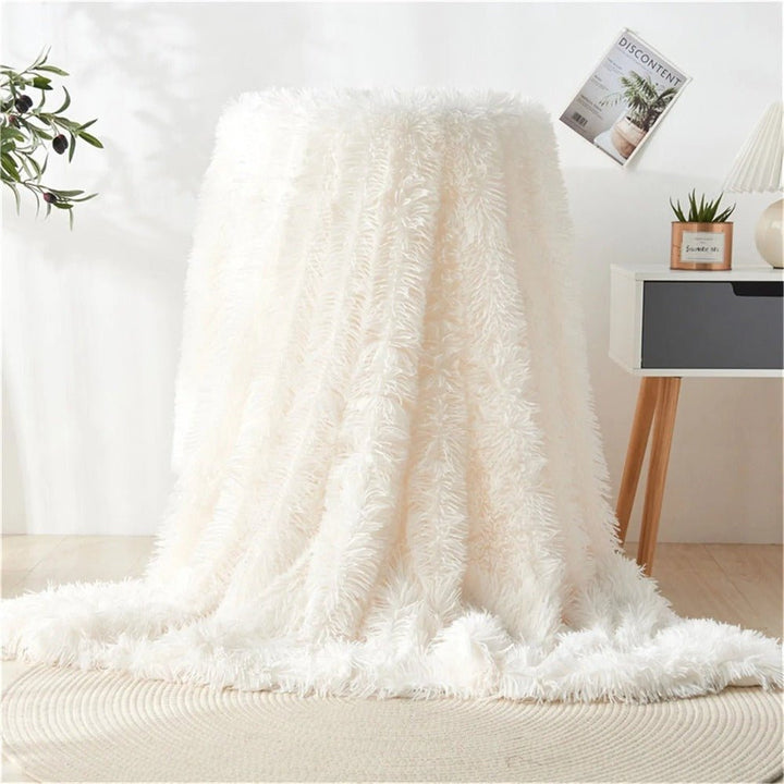 Lisslune | FLURON – Luxurious Synthetic Fur Blanket with Silky Touch