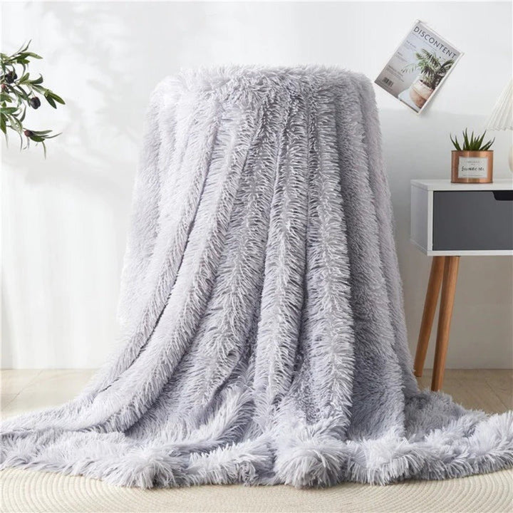 Lisslune | FLURON – Luxurious Synthetic Fur Blanket with Silky Touch