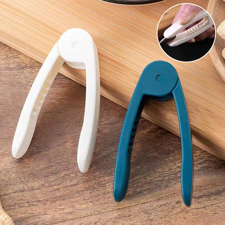 Lisslune | Peanut Seed Peel Plastic Peanut Clip