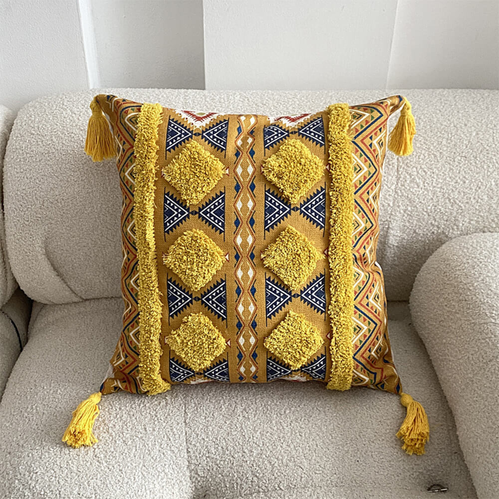 Lisslune | Moroccan inspired decorative throw pillow with tassel