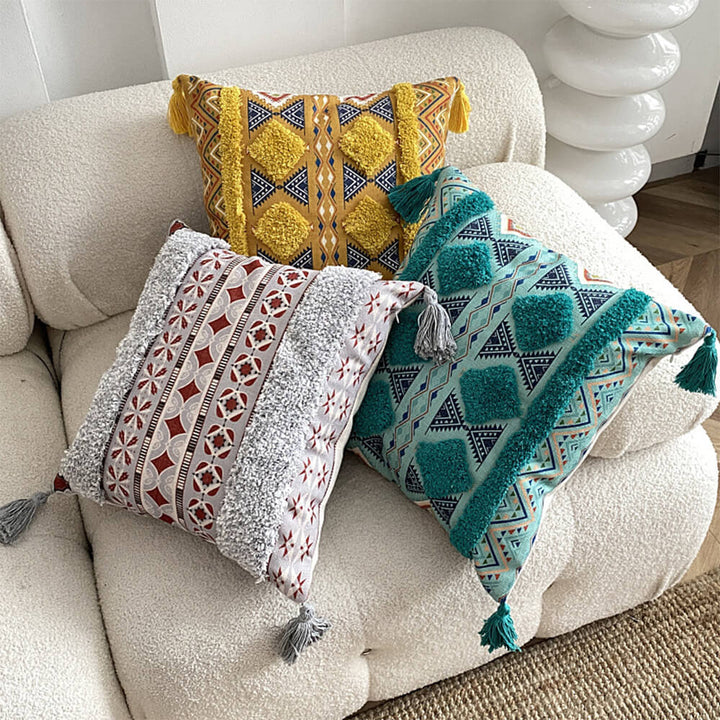 Lisslune | Moroccan inspired decorative throw pillow with tassel