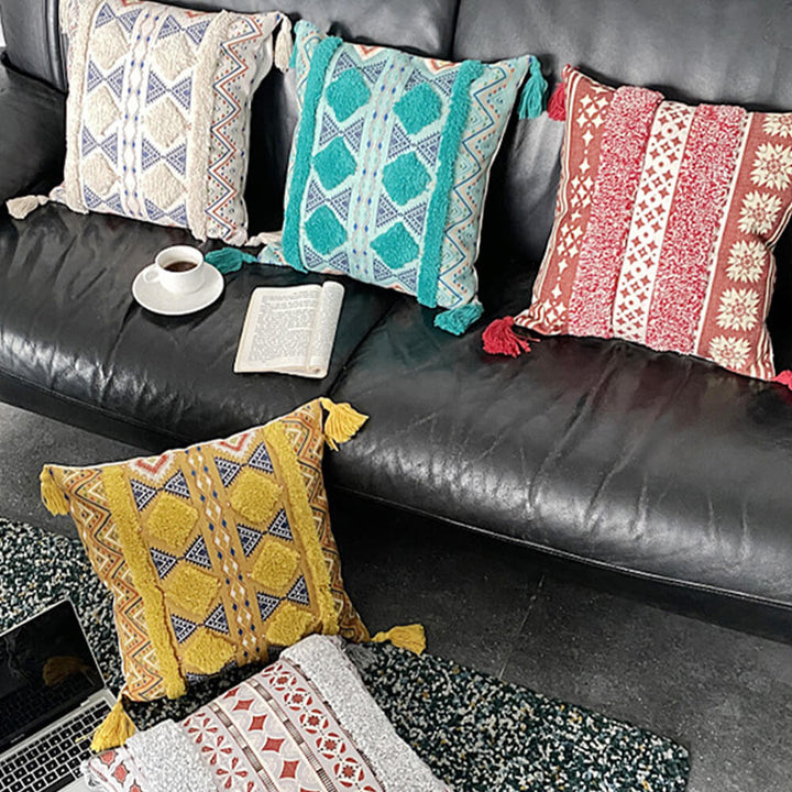 Lisslune | Moroccan inspired decorative throw pillow with tassel